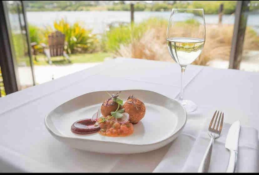Homestead Retreat - 2 Bedroom - Lake View ควีนส์ทาวน์ ภายนอก รูปภาพ