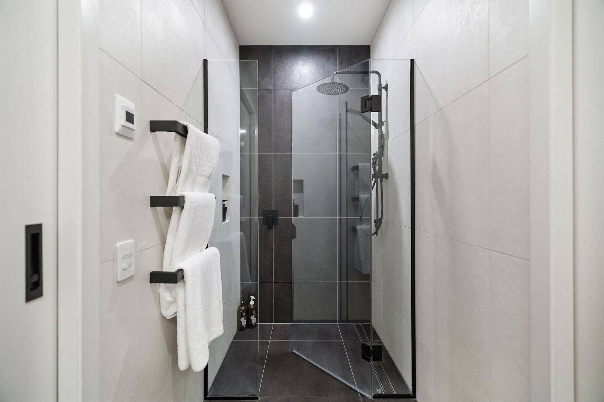 Homestead Retreat - 2 Bedroom - Lake View ควีนส์ทาวน์ ภายนอก รูปภาพ